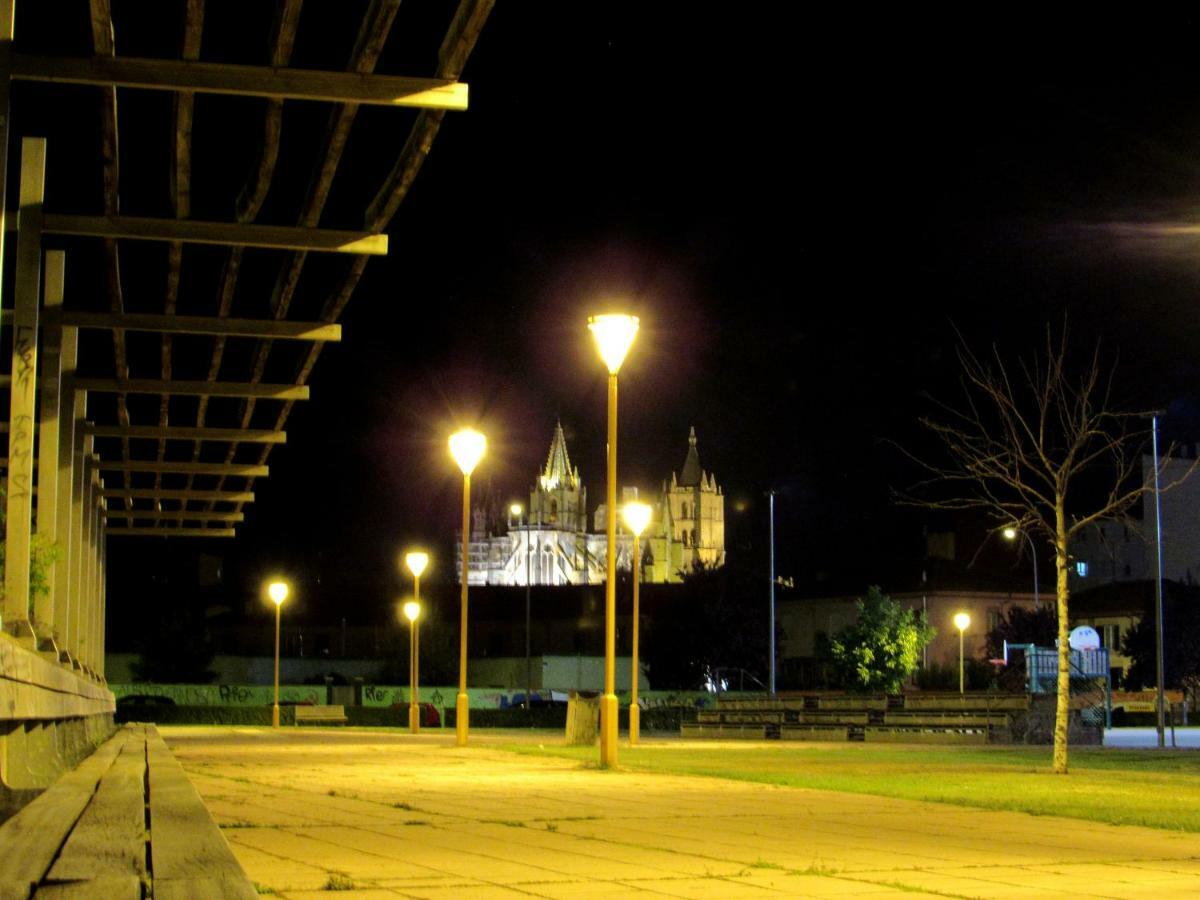 Appartamento Www Parques De La Catedral Travel Com Parking Privado Gratis León Esterno foto